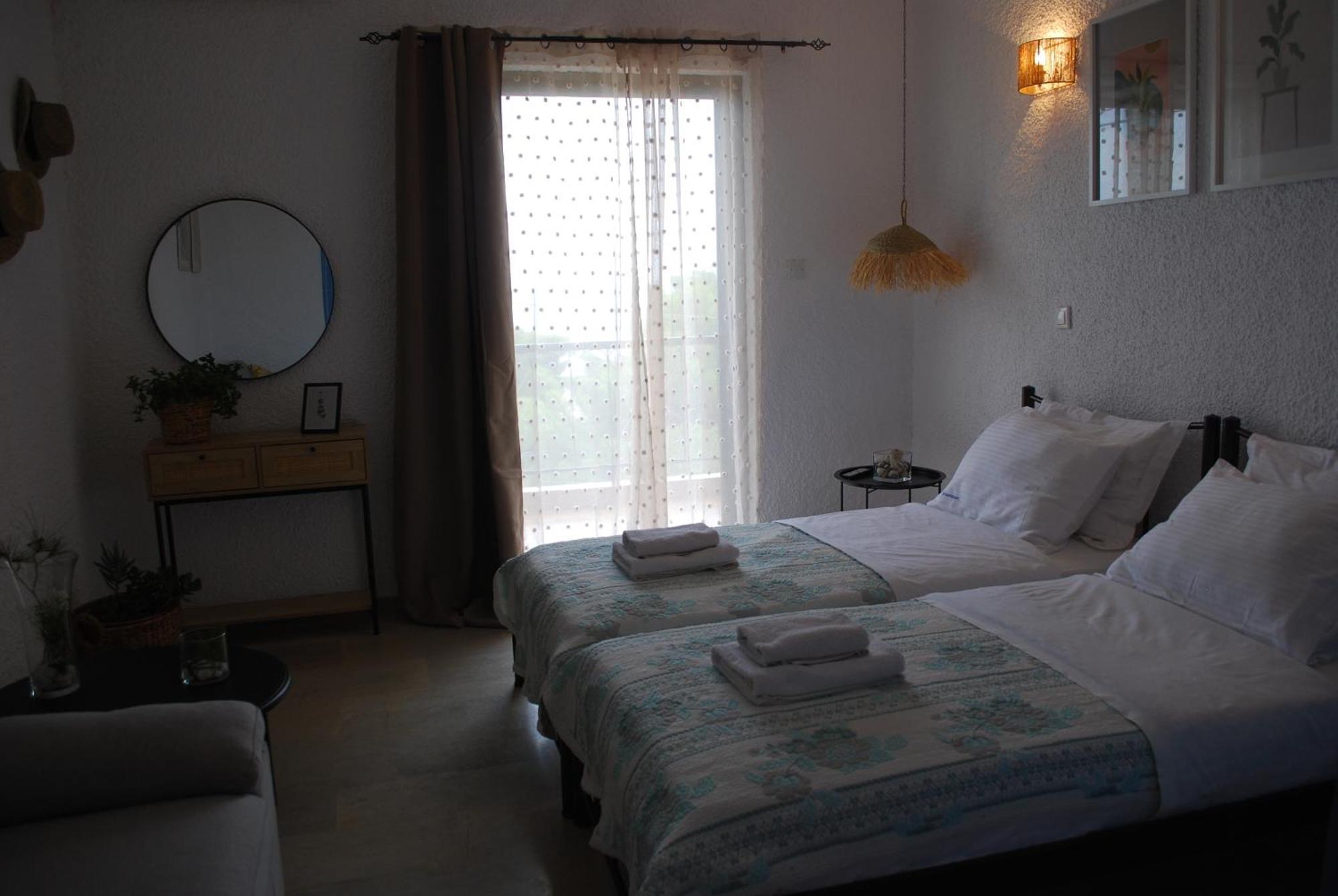 Sunset Rooms Agia Marina  Buitenkant foto