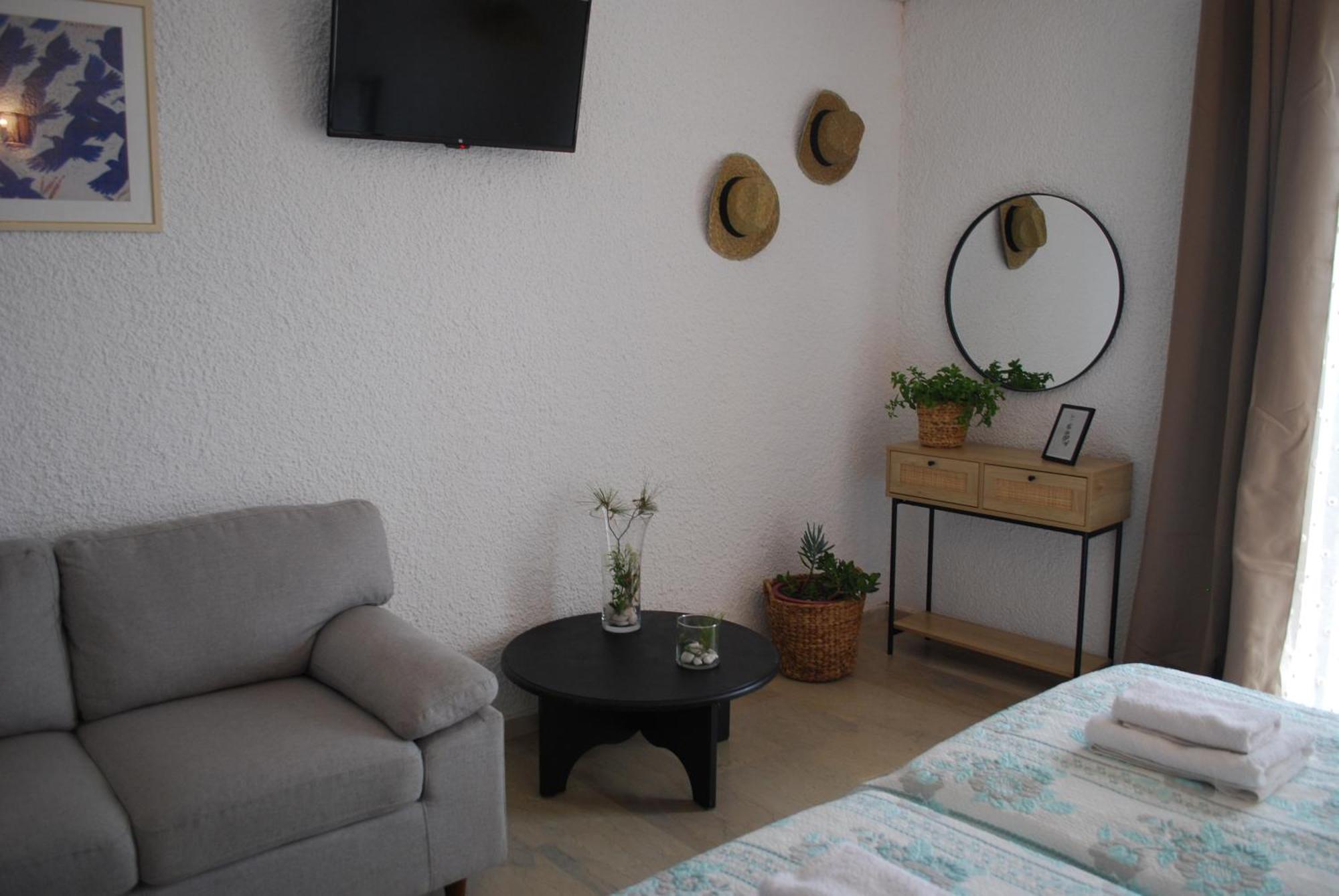 Sunset Rooms Agia Marina  Buitenkant foto
