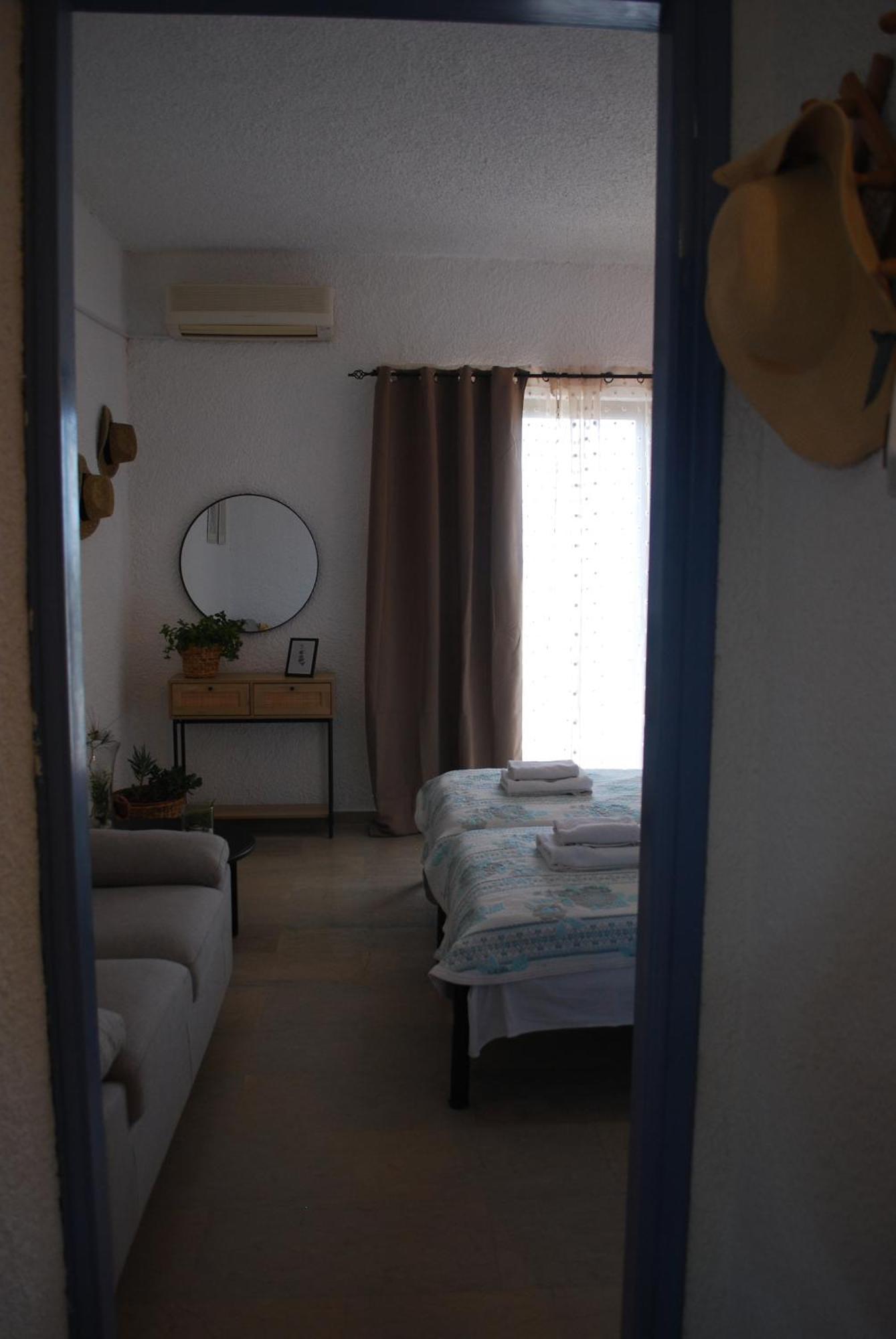 Sunset Rooms Agia Marina  Buitenkant foto