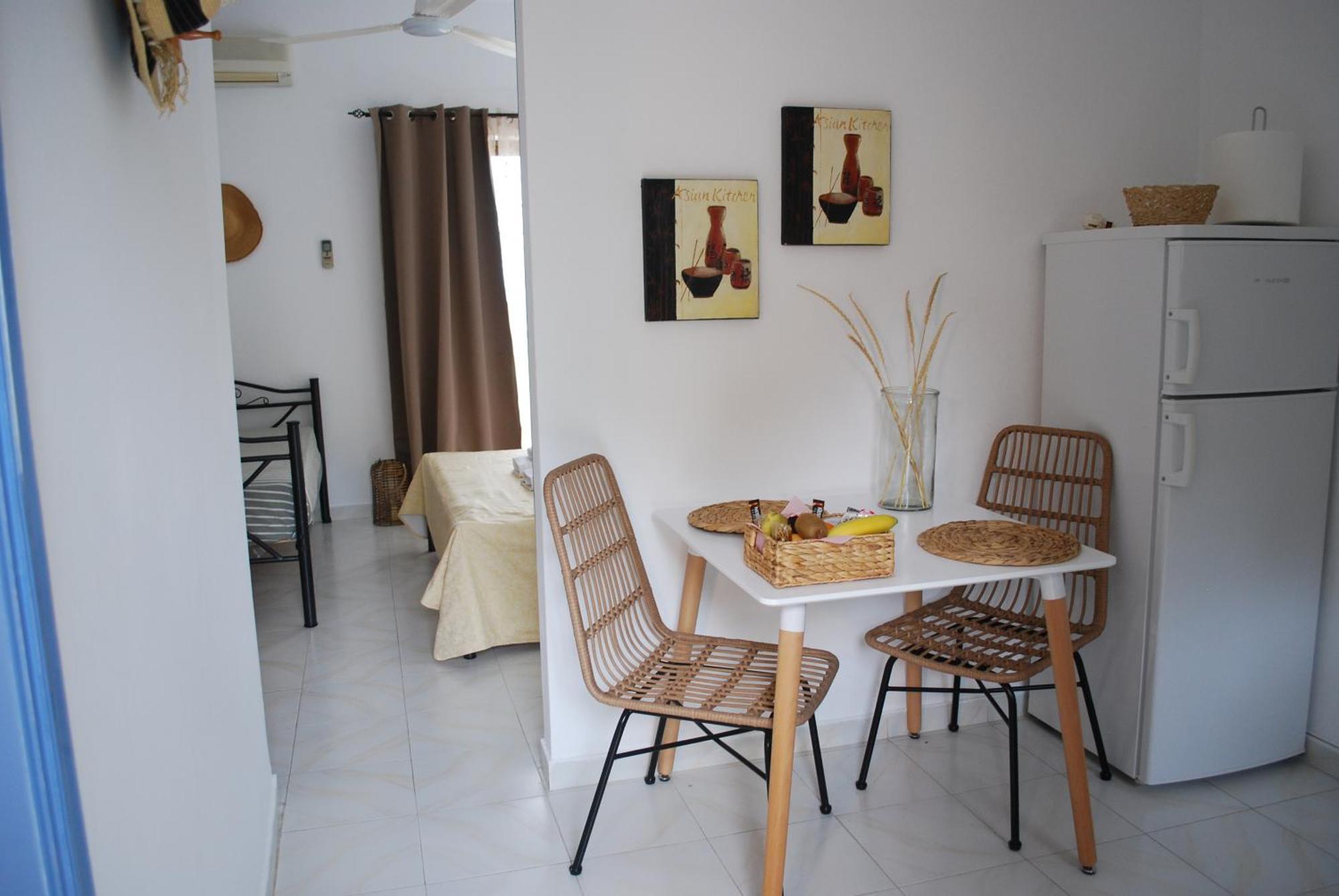 Sunset Rooms Agia Marina  Buitenkant foto