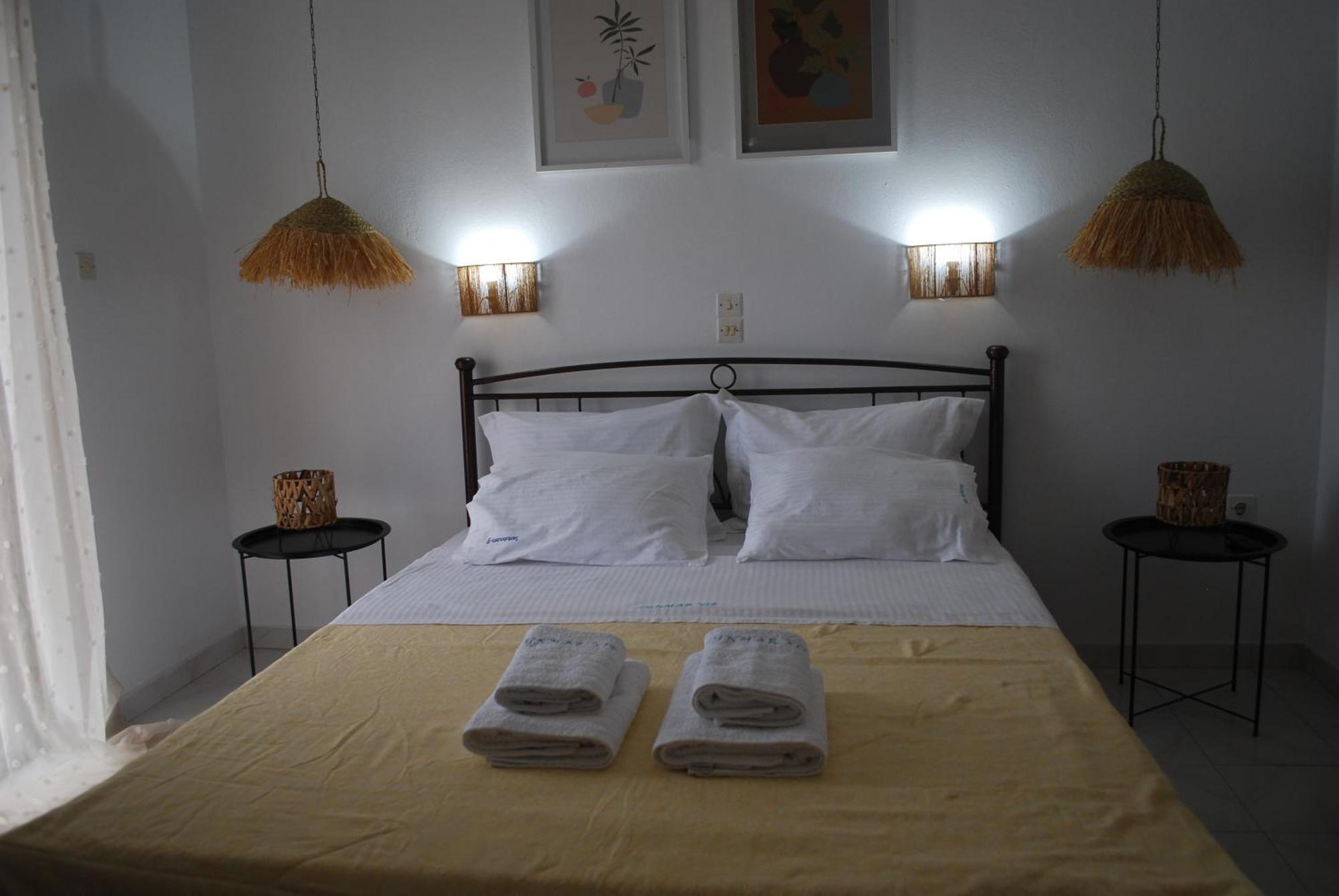 Sunset Rooms Agia Marina  Buitenkant foto