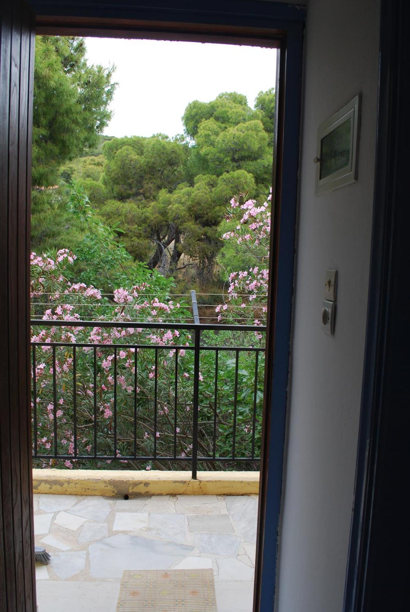 Sunset Rooms Agia Marina  Buitenkant foto