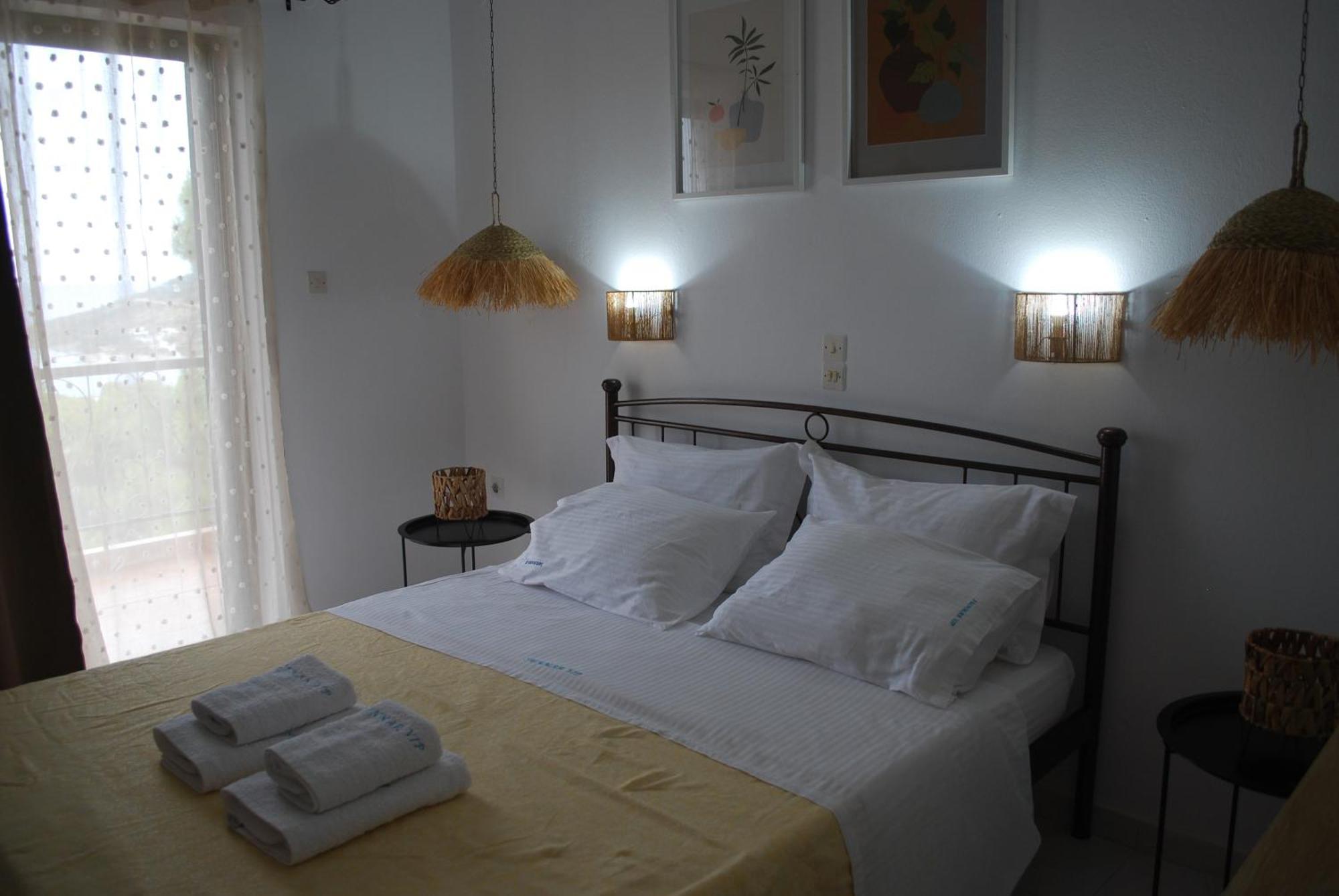 Sunset Rooms Agia Marina  Buitenkant foto