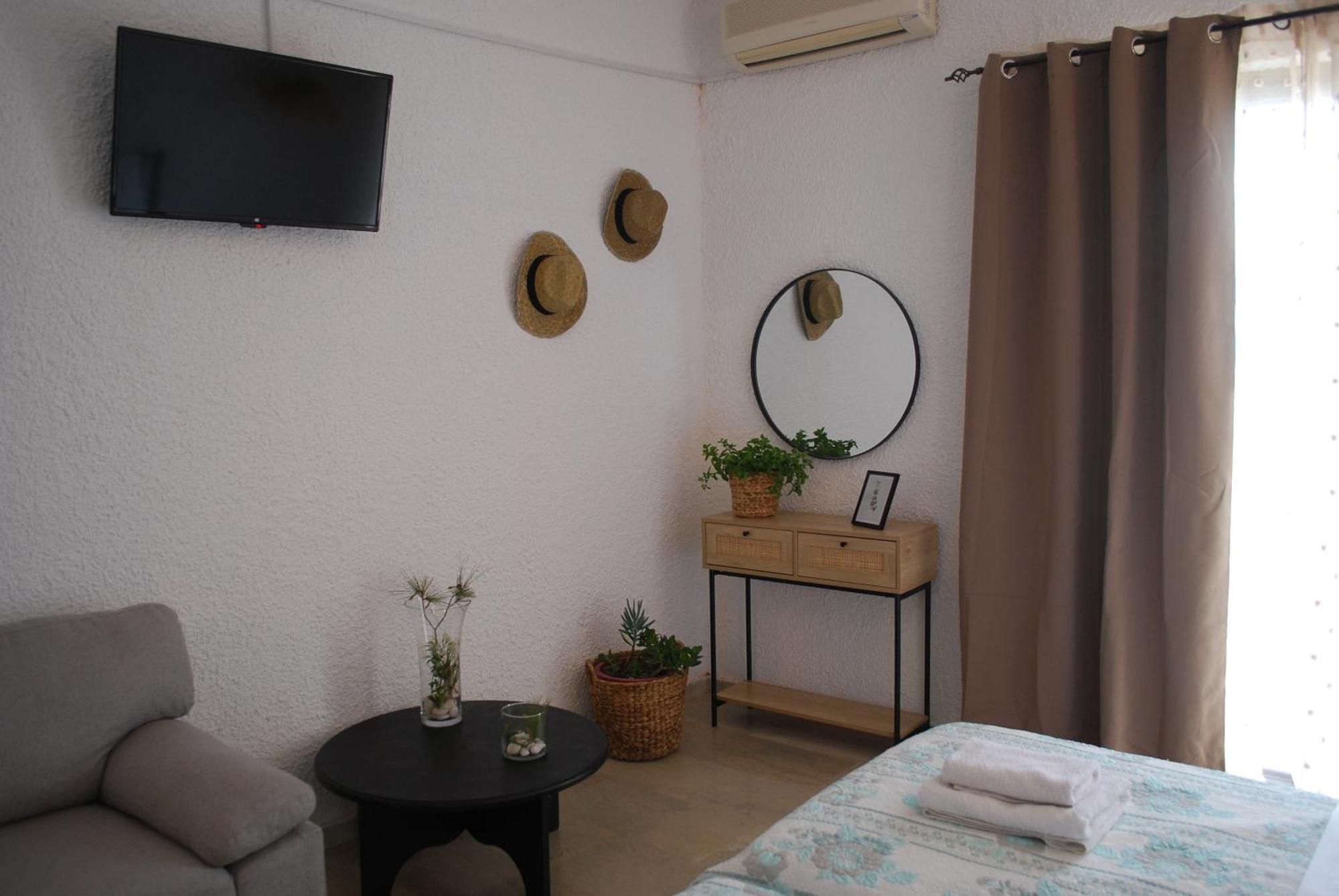 Sunset Rooms Agia Marina  Buitenkant foto