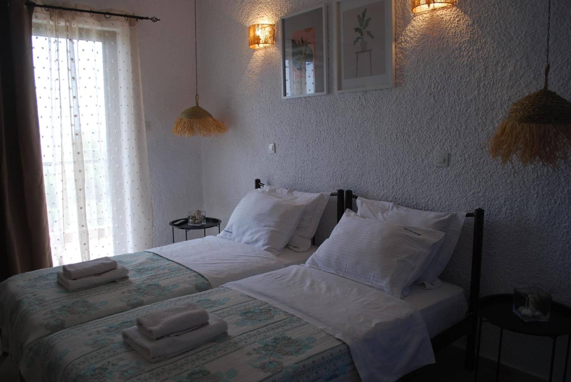 Sunset Rooms Agia Marina  Buitenkant foto