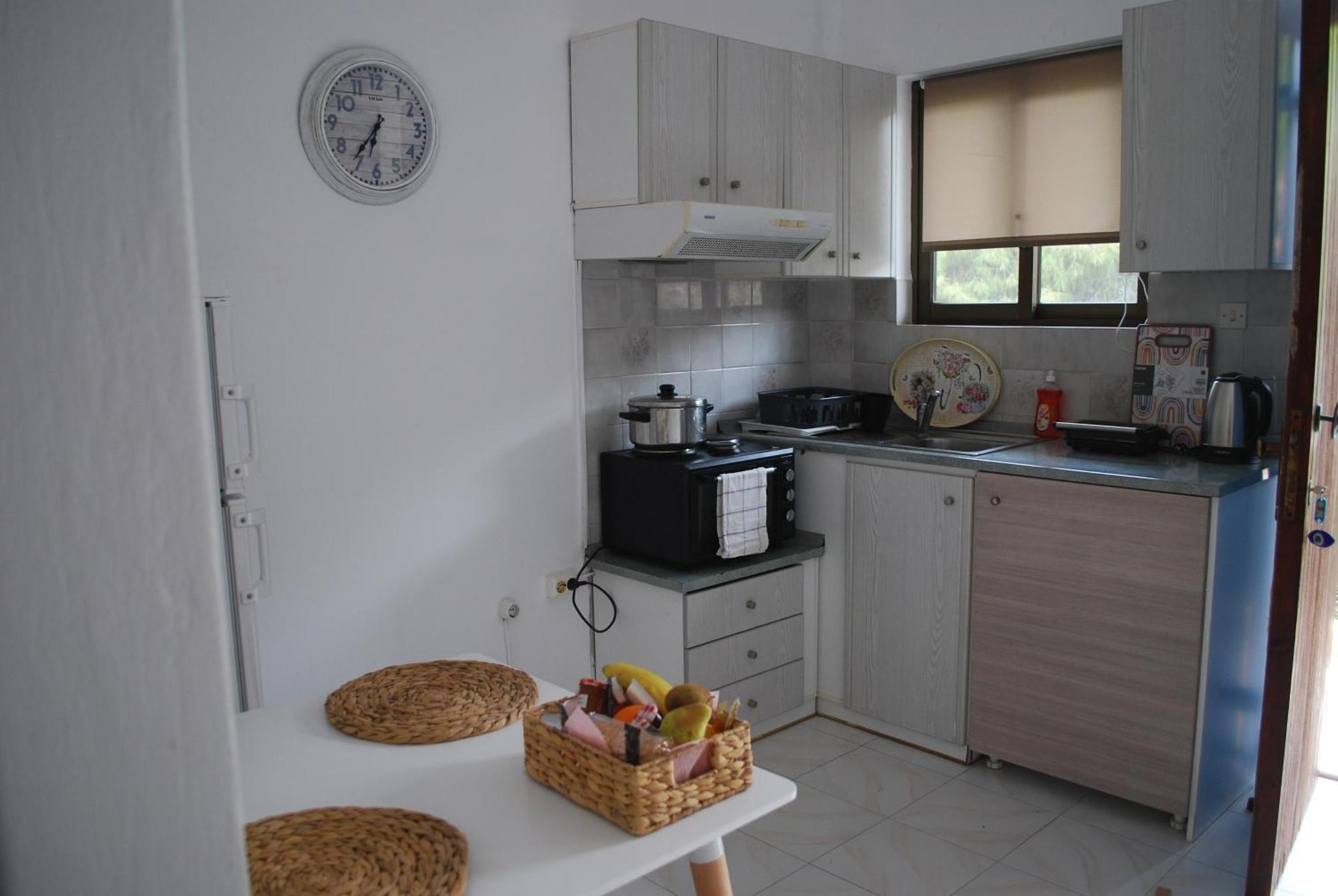 Sunset Rooms Agia Marina  Buitenkant foto