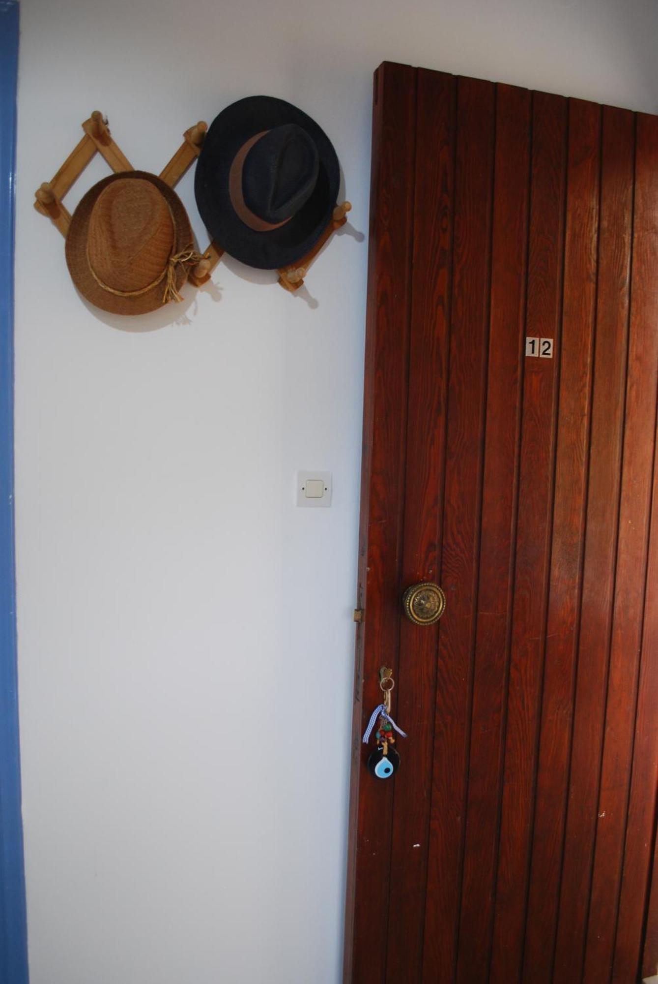 Sunset Rooms Agia Marina  Buitenkant foto
