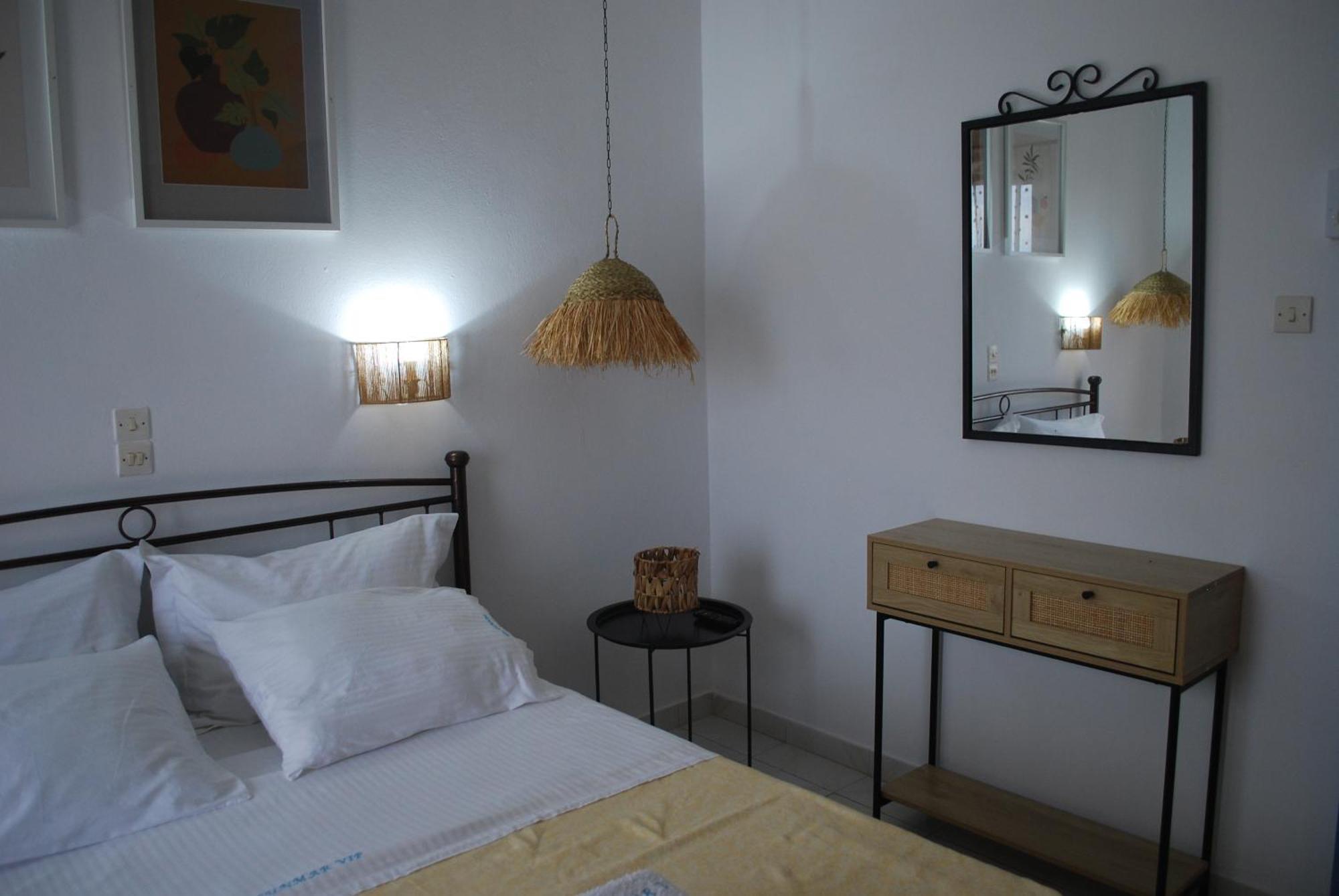 Sunset Rooms Agia Marina  Buitenkant foto