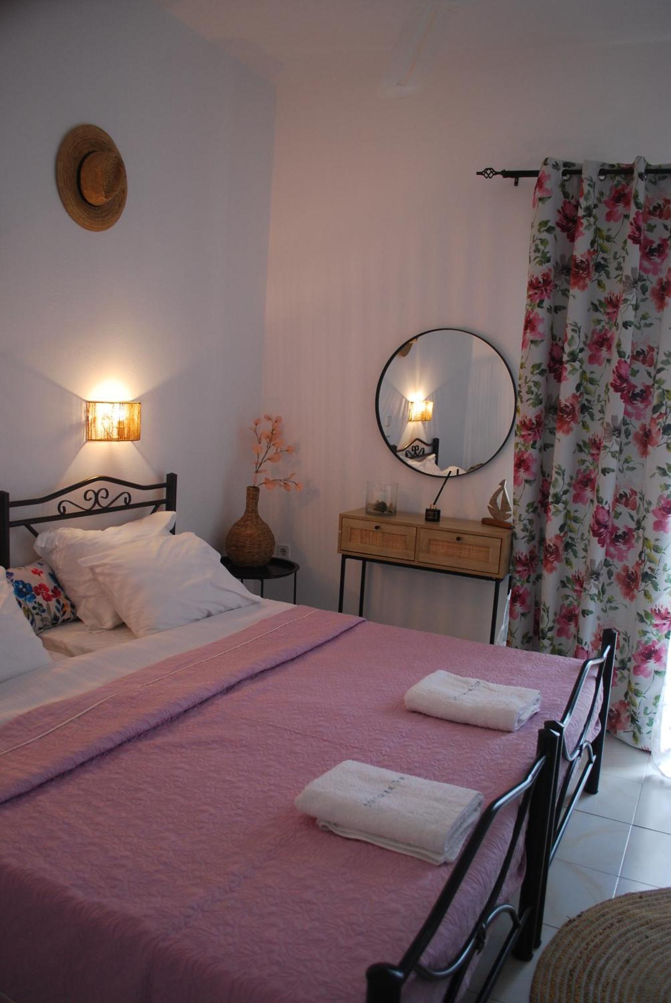 Sunset Rooms Agia Marina  Buitenkant foto